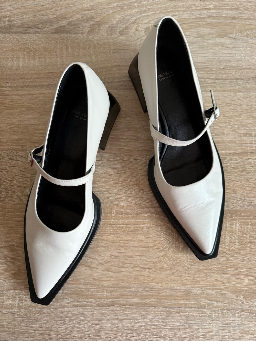 Vagabond Shoemakers Vivian white Pointed Toe Mary Jane Pump Sz 38/8 chunky heel - Picture 3 of 8
